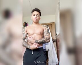 KingLeo aka sirleo99 OnlyFans - I love showing off my body after a long gym sessionthen showing you my sweaty socks