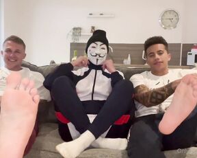 KingLeo aka sirleo99 OnlyFans - All the angles here of our feet and this lads sexy tongue work!