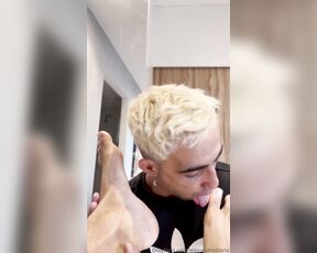 Alexandre Diorio aka alexandrediorio - 10-19-2023 OnlyFans Video - Esses novinho tem os p茅s macios e ainda com cheiro de macho que tesao