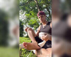 Mlk fetish aka mlkfetish - 02-10-2024 OnlyFans Video - I went to the park and was barefoot