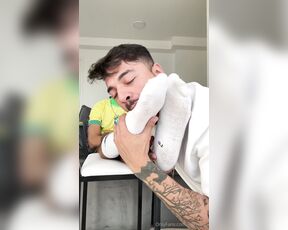 Mlk fetish aka mlkfetish - 07-22-2024 OnlyFans Video - New worship video with paulloconceicao