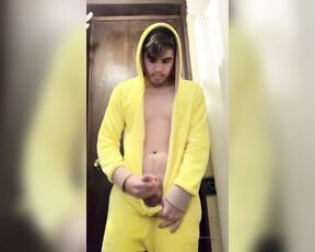 PinkieMike aka pinkiemike OnlyFans - Masturbndome como Pikachu y tragando mi propio semen