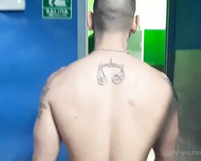 Gianni Maggio aka giannimaggio OnlyFans - En el bao de un club con @italo gang Riqusimo