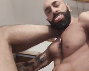 Gianni Maggio aka giannimaggio OnlyFans - Follando en cima de una mesa y con corrida @douglasdls