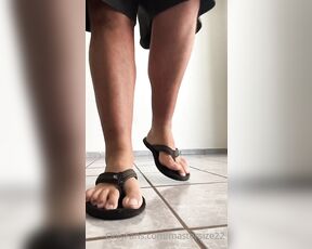 Master Size 22 aka mastersize22 OnlyFans - My 22us in flip flops and in slow motion