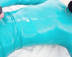 Felexiia aka felexiia OnlyFans - Rubbing my own cum over my latex encased body is probably my favourite thing