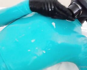 Felexiia aka felexiia OnlyFans - Rubbing my own cum over my latex encased body is probably my favourite thing