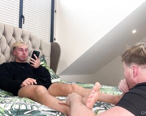 GAY 0161 COUPLE aka gay_0161_couple OnlyFans - Our riskiest video yet I got a call and my boyfriend started licking my toes