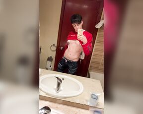 Liam Gold aka itsliamgold OnlyFans - Let me strip for you