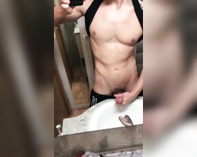 Liam Gold aka itsliamgold OnlyFans - I get so much testosterone from working out I have to sneak into the bathroom and