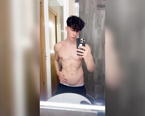 Liam Gold aka itsliamgold OnlyFans - Feeling sexy today, come and eat some