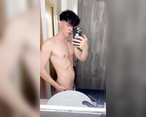 Liam Gold aka itsliamgold OnlyFans - Feeling sexy today, come and eat some