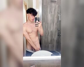 Liam Gold aka itsliamgold OnlyFans - Feeling sexy today, come and eat some