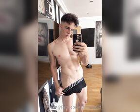 Liam Gold aka itsliamgold OnlyFans - Fresh cut, do you like