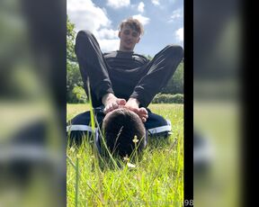 Nathjs98 aka nathjs98 OnlyFans - Nothing better than using a sub as a bench and smothering their face with my size