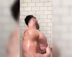 King Tommy aka kingtommyyyy OnlyFans - Let’s shower together