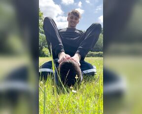 Nathjs98 aka nathjs98 OnlyFans - Using @alphaswitchleo as my public benchfootrest, would you want to serve