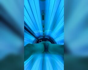 Pierce Paris aka pierceparisxxx OnlyFans - I don’t know what it is about tanning that turns me on! Perhaps it’s getting naked