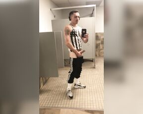 Vanshuffer aka vanshuffer OnlyFans - Always getting caught at the gym with my cock out