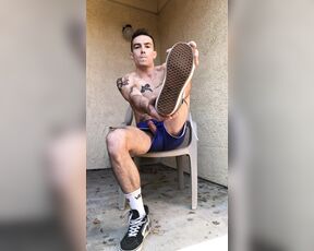 Vanshuffer aka vanshuffer OnlyFans - So you want to be Daddy’s foot slave  VERBAL Comment if you want