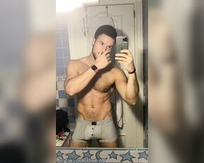 Chomin86 aka chomin86 OnlyFans - Jugando un rato con mi cola