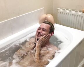 Harri Oakland aka harri_oakland89 OnlyFans - FULL LENGTH VIDEO BATH  PART 1)  Just thought Id get my mate to film