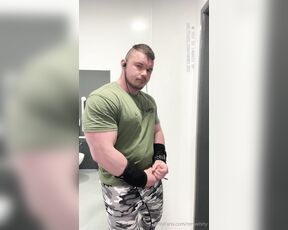 Welshy aka mrwelshy OnlyFans - Its just a little mid workout stroking