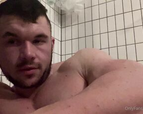 Welshy aka mrwelshy OnlyFans - The bath is the best place to work update you guys on some behind the scenes