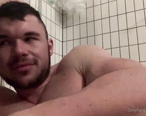 Welshy aka mrwelshy OnlyFans - The bath is the best place to work update you guys on some behind the scenes