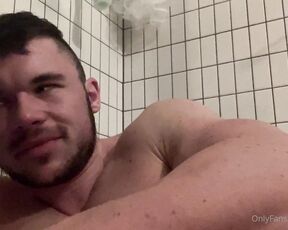 Welshy aka mrwelshy OnlyFans - The bath is the best place to work update you guys on some behind the scenes