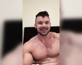 Welshy aka mrwelshy OnlyFans - Insomnia set in, but still pushing through, a little pec bouncing always helps, coming up