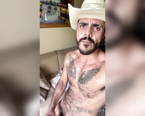 Marcelo Debian aka mdebian1 OnlyFans - Senta no colo do cowboy