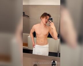 Valentin aka valsplace OnlyFans - Dropping the towel for you