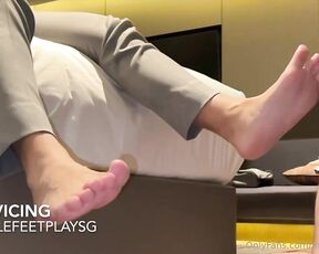 Asian Male Feet aka malefeetplaysg OnlyFans - Gawk at my feet in slowmotion