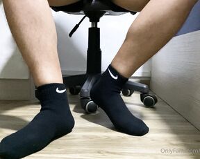 Asian Male Feet aka malefeetplaysg OnlyFans - A pair of socks isn’t enough How about two Wore both pairs for my 10km run