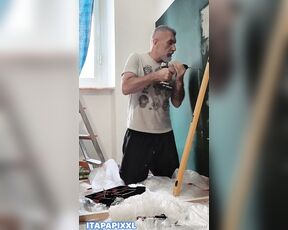 ItaPapiXXL aka itapapixxl OnlyFans - Dad @ work part 2! Who wants to be drilled by Dad Chi vuole esser trapanato