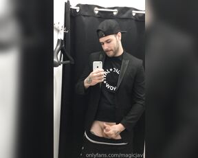 Magic Javi aka magicjavi OnlyFans - Me compro la chaqueta