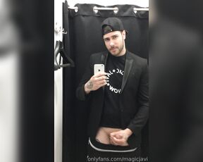 Magic Javi aka magicjavi OnlyFans - Me compro la chaqueta