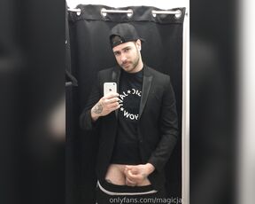 Magic Javi aka magicjavi OnlyFans - Me compro la chaqueta