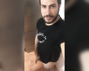 Magic Javi aka magicjavi OnlyFans - Demasiado subrealista Ya me saco la polla en cualquier ocasin