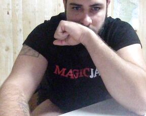 Magic Javi aka magicjavi OnlyFans - Me ayudas a limpiarme la leche