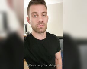 Potatochippopotamus aka potatochippopotamus OnlyFans Video - Jerking amp cumming to porn