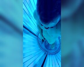 Gymboii69 aka gymboii69 OnlyFans Video - Full 4min video of me tanning