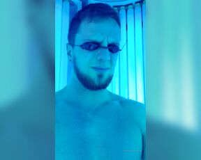 Gymboii69 aka gymboii69 OnlyFans Video - Full 4min video of me tanning