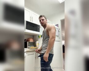 Gymboii69 aka gymboii69 OnlyFans Video - Swipe thru to cum eat with me