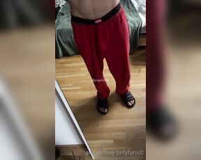 Angelicboy aka angelicboy OnlyFans Video - Jerking under the desk