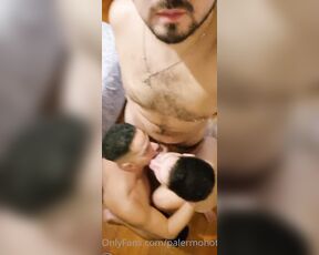 Palermohot aka palermohot OnlyFans Video - Que rico es hacer trio con amigos para afianzar la amistad