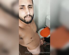 Palermohot aka palermohot OnlyFans Video - Que rico comerle la verga fdexxx  Estar arrodillado mamandolo uno de los mejores placeres