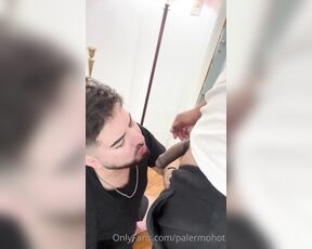 Palermohot aka palermohot OnlyFans Video - Me visito un amigo le ofreci cafe y termino dandome la lechita en mi cara