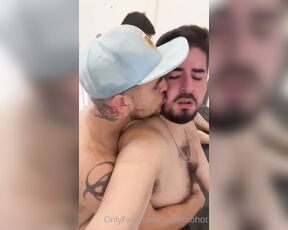 Palermohot aka palermohot OnlyFans Video - Que rica orgia invitamos a esta pareja de novios y como todos somos pajeros nos pusimos